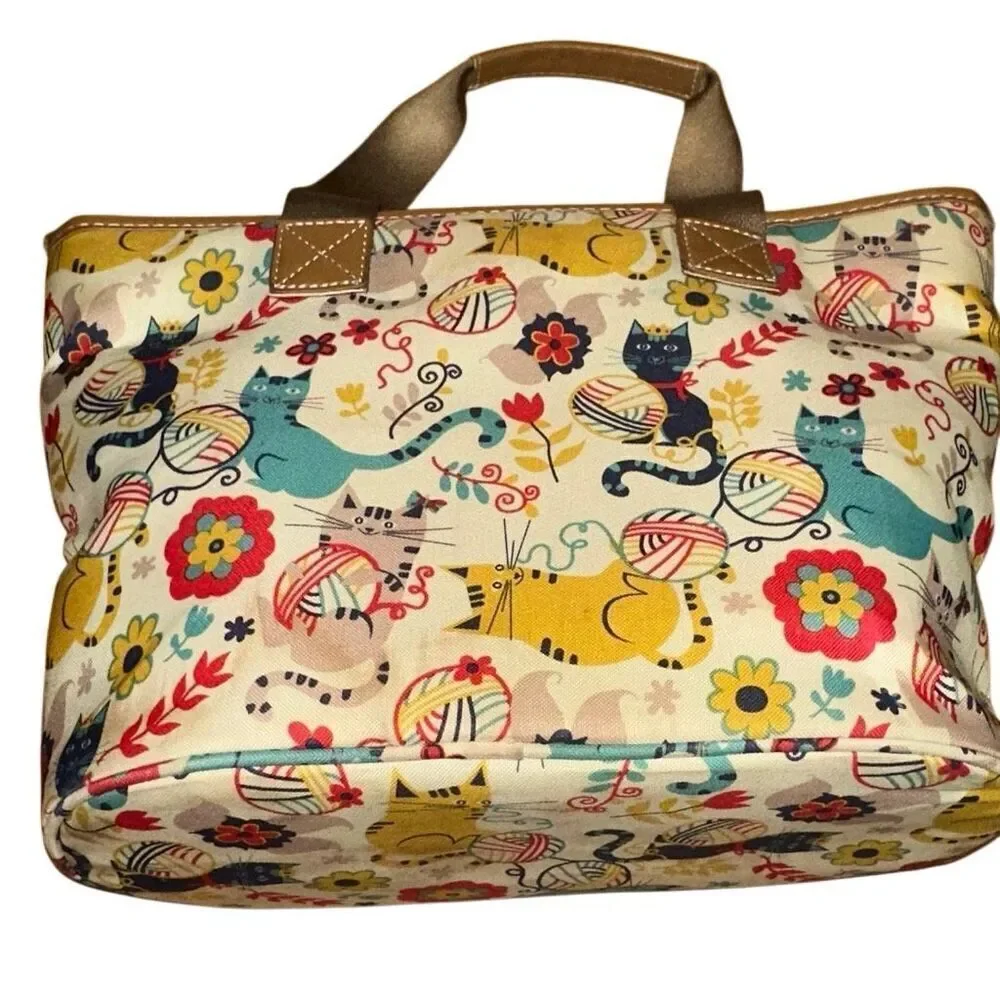 Lily Bloom insulated lunch bag Furry Friends kitty cats adorable friends on it